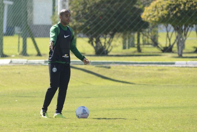 Deivid está à disposição do técnico Marquinhos Santos para o jogo de quinta-feira contra o Grêmio | Henry Milléo / Gazeta do Povo