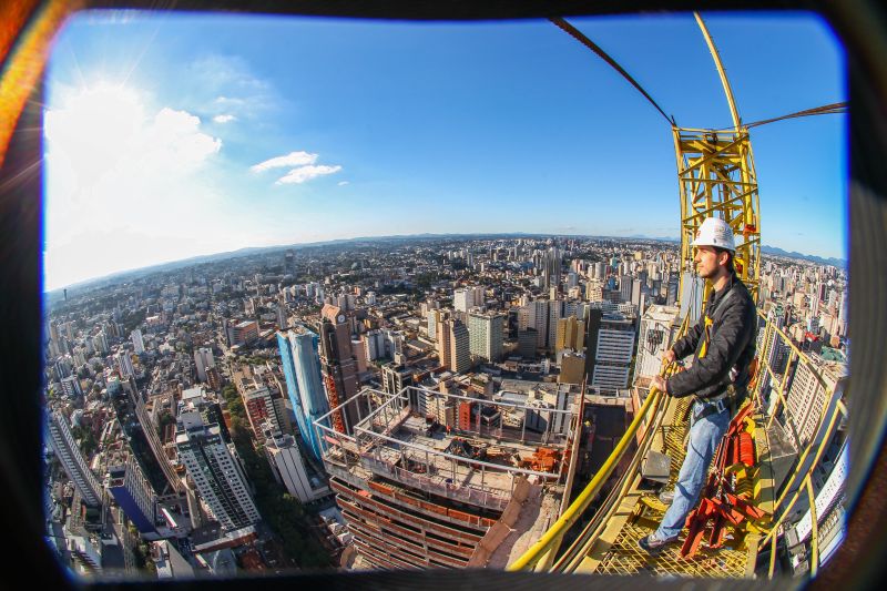 Na avaliação do Ipardes, a construção civil e o comércio podem ter provocado a ligeira alta do desemprego em Curitiba e região, que passou de 3,5% em junho para 3,6% em julho | Daniel Castellano/ Gazeta do Povo