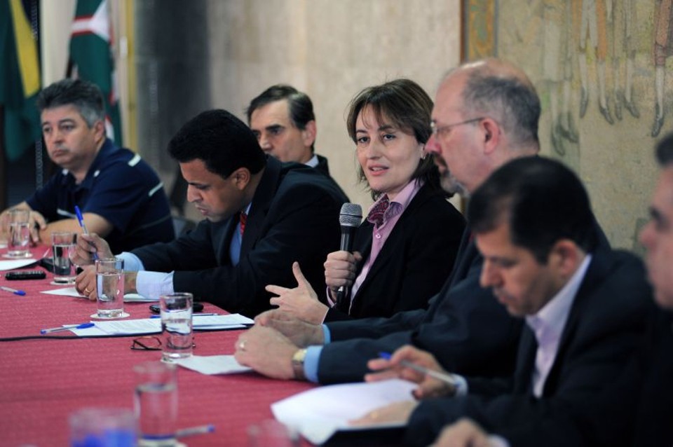Eleonora Fruet, secretária municipal de Finanças, em reunião com os membros da CPI da URBS | Everson Bressan/SMCS