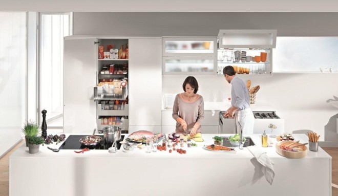 Nesse cômodo, agrupe elementos que são da mesma natureza: não deixe pratos e talheres longe um do outro, por exemplo |