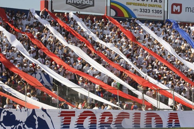 Torcida compareceu em bom número à Vila para duelo com o Guaratinguetá |