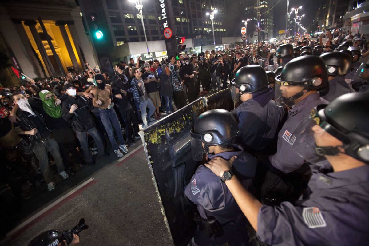 A PM tentou negociar a liberação ao menos das faixas exclusivas de ônibus, mas não havia consenso entre os organizadores | Sebastião Moreira / EFE