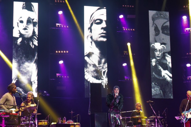 A cenografia, com direito a muitas fotos e bolhas de sabão, foi um show à parte |