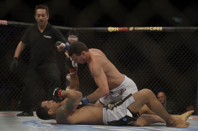 Perosh surpreendeu Magalhães com nocaute em 14s |