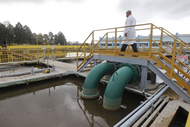 Estação de tratamento de água da Sanepar, no Rio Iguaçu: grupo privado pode indicar três diretores na estatal | Daniel Castellano/ Gazeta do Povo