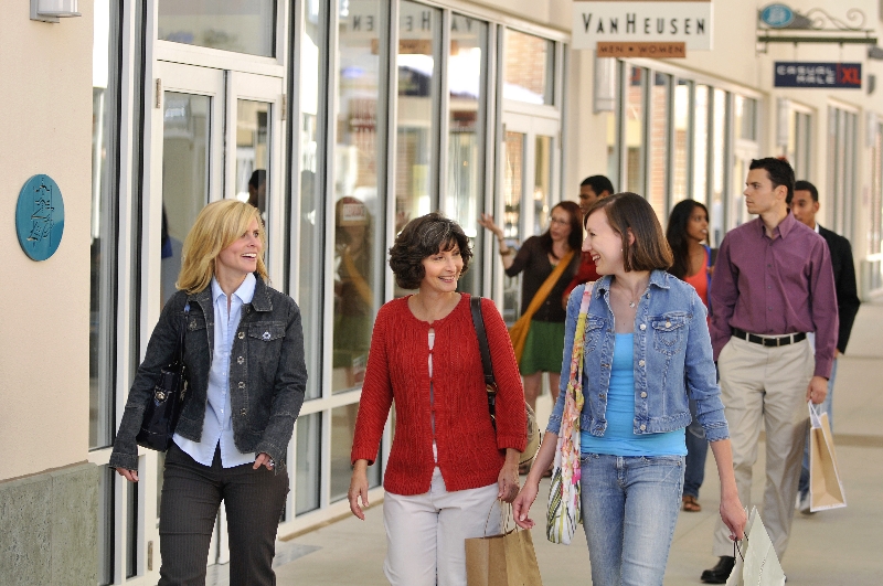 Turistas em outlet nos Estados Unidos: gastos de brasileiros no exterior ainda sobem | B. Krist/GPTMC