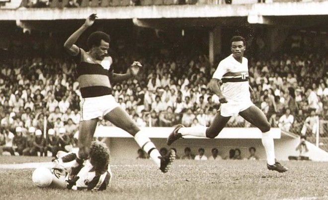 Assis - Quando o Atlético vendeu o lateral Augusto ao Internacional, em 1982, recebeu como parte do pagamento o que viria a ser um de seus maiores ídolos. Assis já tinha 30 anos e fez uma dupla afinada com Washington na boa campanha no Brasileiro de 1983. Depois, foi campeão, reeditando o Casal 20 no Fluminense, e fez dois jogos pela seleção. Voltou ao Furacão em 1998 e em 1991 | 
