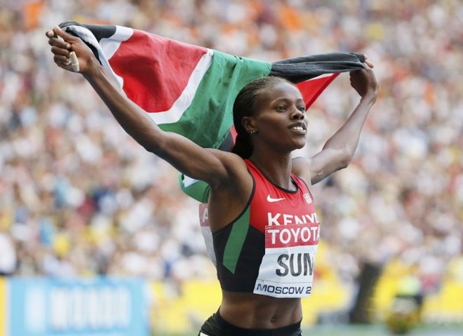 Eunice Jepkoech Sum, do Quênia, comemora vitória nos 800 metros feminino no Mundial de Atletismo | 