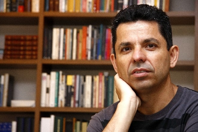 Escritor paranaense Miguel Sanches Neto participa de um seminário sobre a leitura e os jovens na sexta-feira |