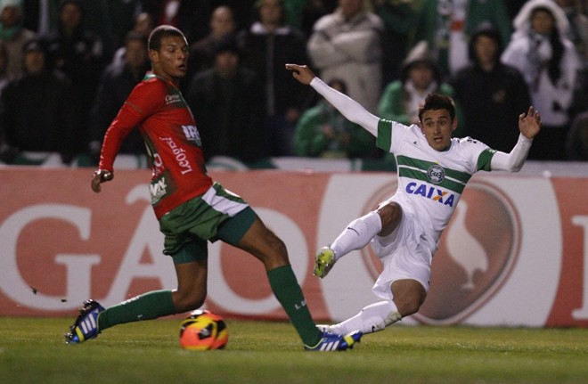 Robinho foi o principal jogador de criação do Coxa |