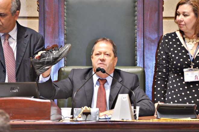 Chiquinho Brazão, presidente da CPI dos Ônibus do Rio |