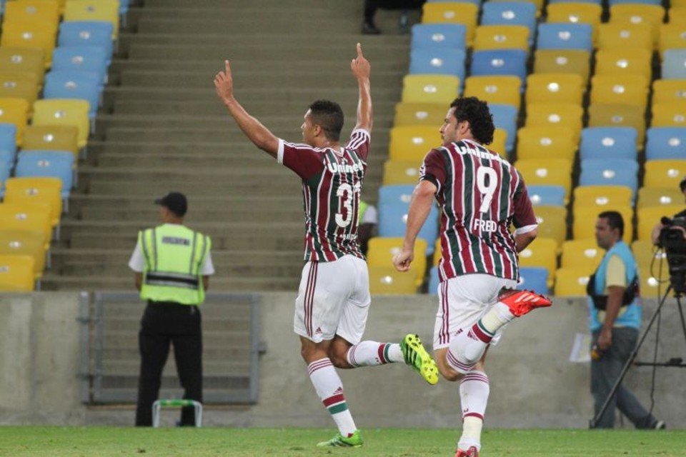 Cavalieri pega pênalti de Walter e Fluminense bate o Goiás Samuel, seguido por Fred, comemora o gol da vitória do Fluminense sobre o Goiás no Maracanã | Fernando Cazaes / Photocamera