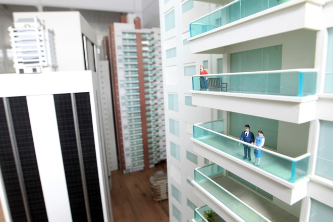 A sala da fábrica da Réplica Maquetes lembra uma minicidade que cabe nas mãos: miniaturas atiçam a imaginação |