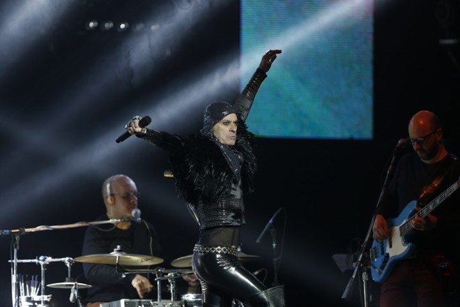 Performático, Ney Matogrosso hipnotizou a plateia curitibana |