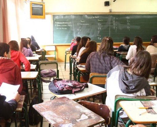 Estudo de Tufi Soares e Mariana Calife aponta que parte dos alunos sai da escola por não conseguir conciliar estudo e trabalho | Roberto Custódio/Jornal de Londrina