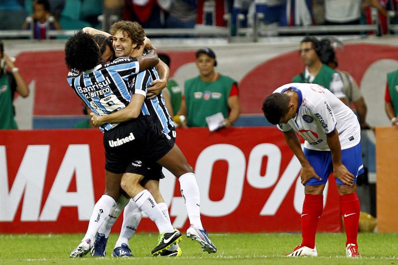 Jogadores do Grêmio comemoram triunfo sobre o Bahia, um dos destaques do Brasileiro. | Felipe Oliveira/Folhapress