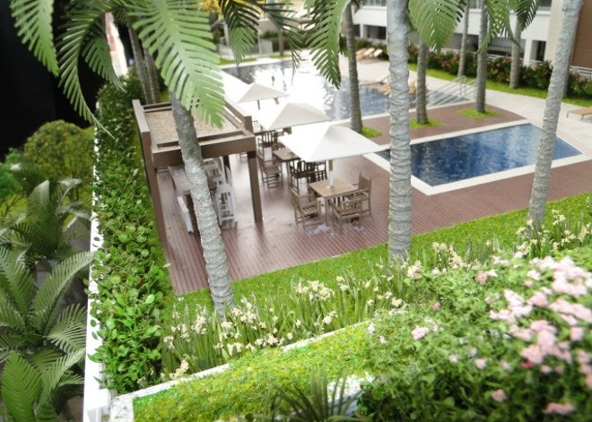 Detalhes como água, plantas, projeto paisagístico e acabamentos dão ao observador a sensação de estar dentro do local |