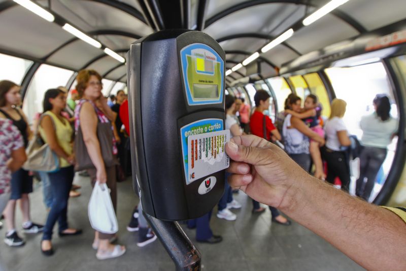 Sistema de bilhetagem é questionado por empresas | Daniel Castellano/ Gazeta do Povo
