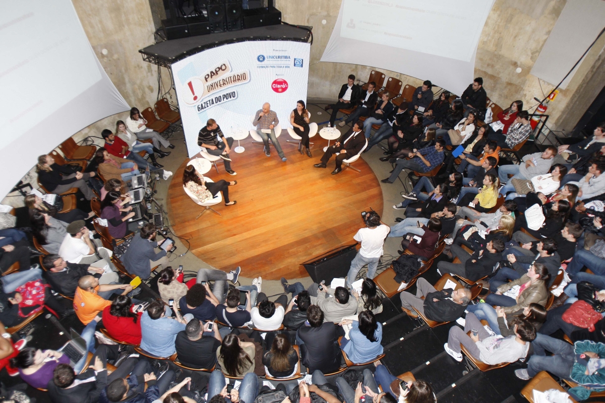 Último Papo Universitário teve como tema "Tudo Vira Piada", sobre os limites do humor na internet | Jonathan Campos/Agência de Notícias Gazeta do Povo