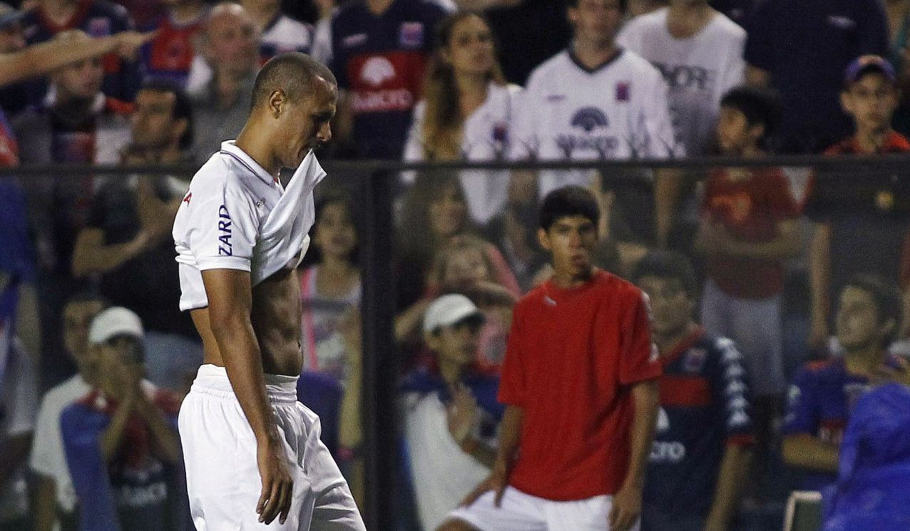 Com lombalgia, Luis Fabiano não enfrenta o Atlético | Reuters