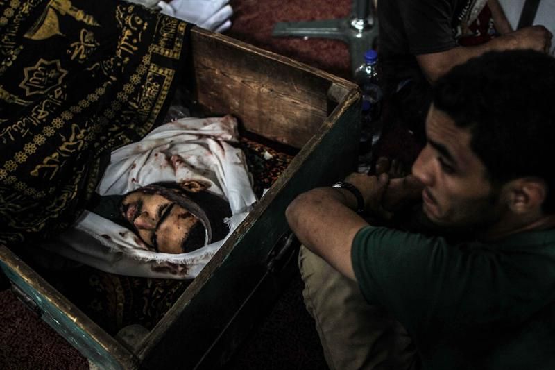 O Ministério da Saúde diz que 623 pessoas morreram e milhares ficaram feridas no dia de maior violência civil na história moderna do Egito | MOSAAB EL SHAMY / EFE