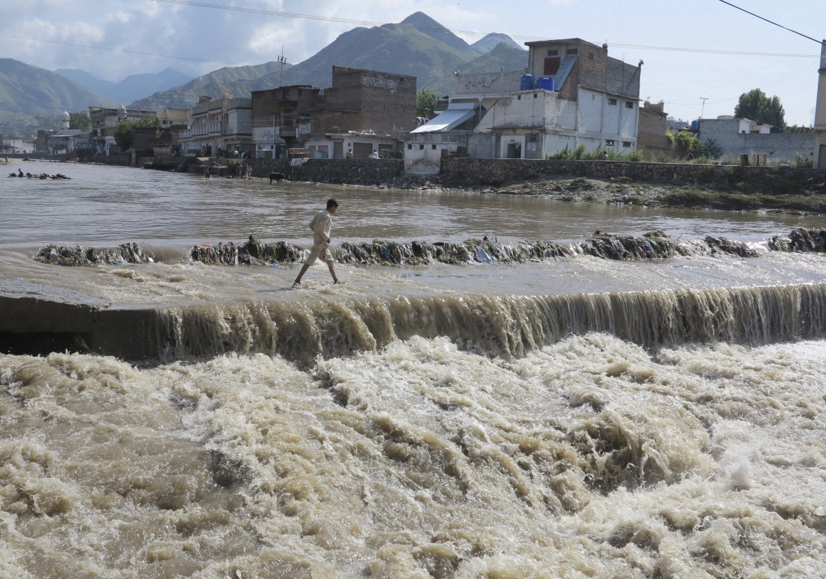 Inundação atingiu também a cidade de Mingora, no vale do Swat, no Paquistão | EFE/Haseeb Ali