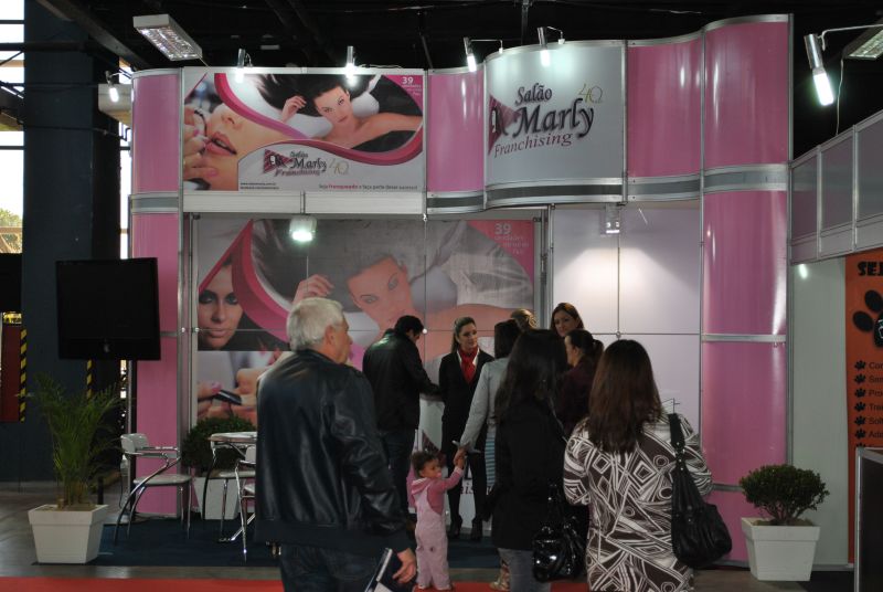 Estandes na feira: linha de crédito da Fomento Paraná para pessoas físicas e jurídicas | Fabula Blum/Divulgação