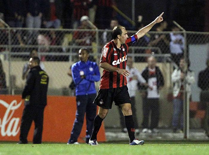 Paulo Baier comemora o gol que garantiu a vitória do Atlético sobre o Bahia | Jonathan Campos / Gazeta do Povo