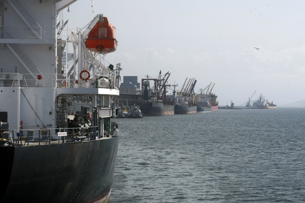 Sobrecarga: com safra recorde e infra-estrutura limitada, fila de navios chega a 100 na baía de Paranaguá. | Henry Milla©o / Gazeta Do Povo
