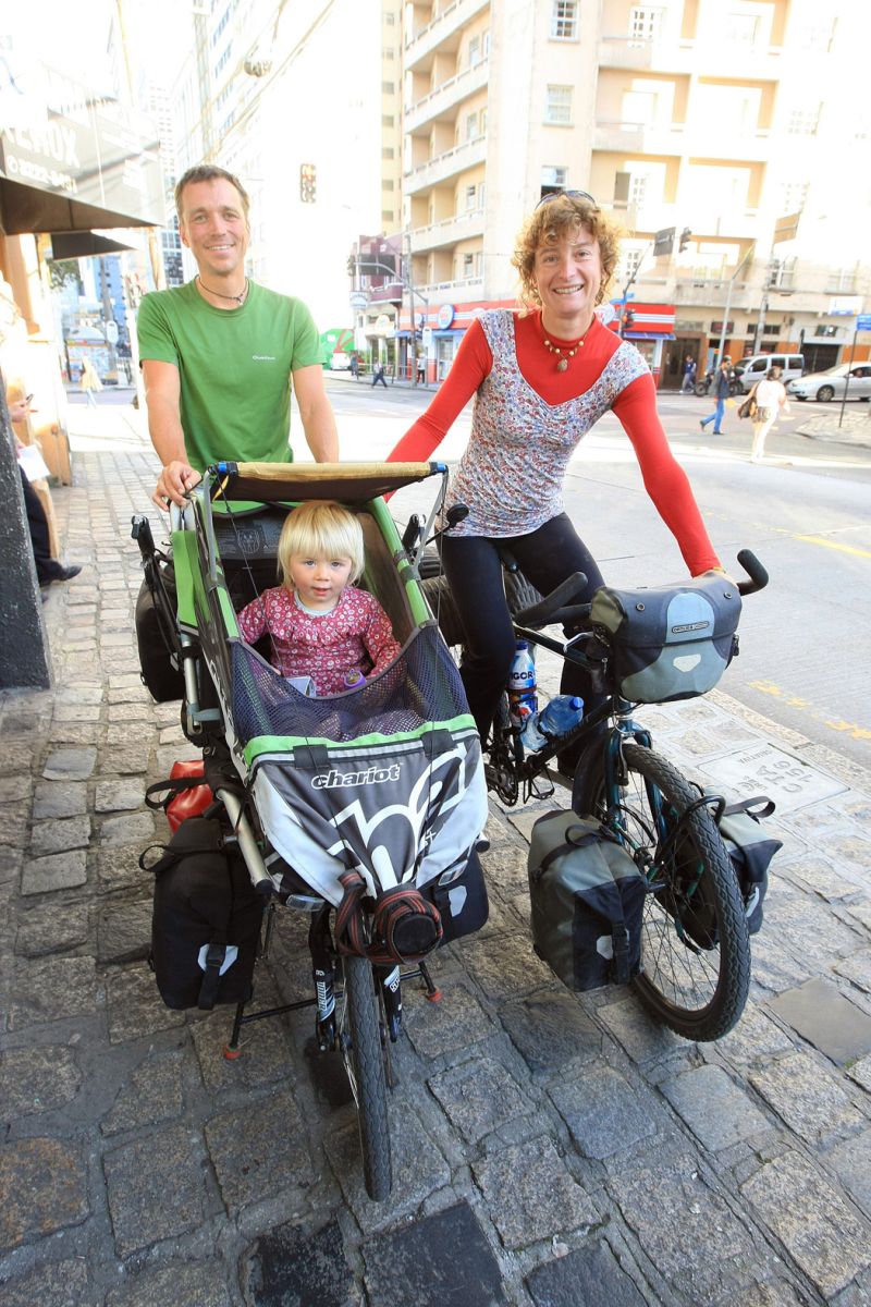 Christian, Olga e a filha Naila: volta ao mundo em duas rodas | Ivonaldo Alexandre/ Gazeta do Povo