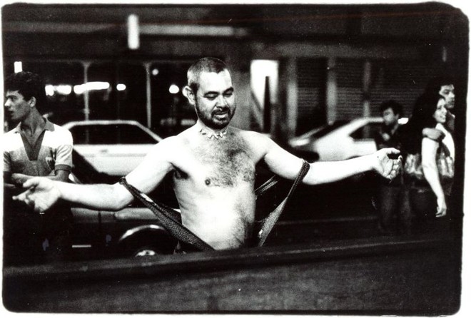 Documentário Beijo na Boca Maldita é um libelo à memória da travesti Gilda, personagem da Rua XV, por onde circulava de vestido, barba malfeita e dando chaves de braço nos homens, oferecendo-lhes um beijo |