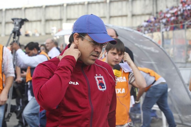 Dado Cavalcanti ficou tranquilo com os gols do Tricolor logo no início do jogo, mas depois se irritou com relaxamento da equipe |