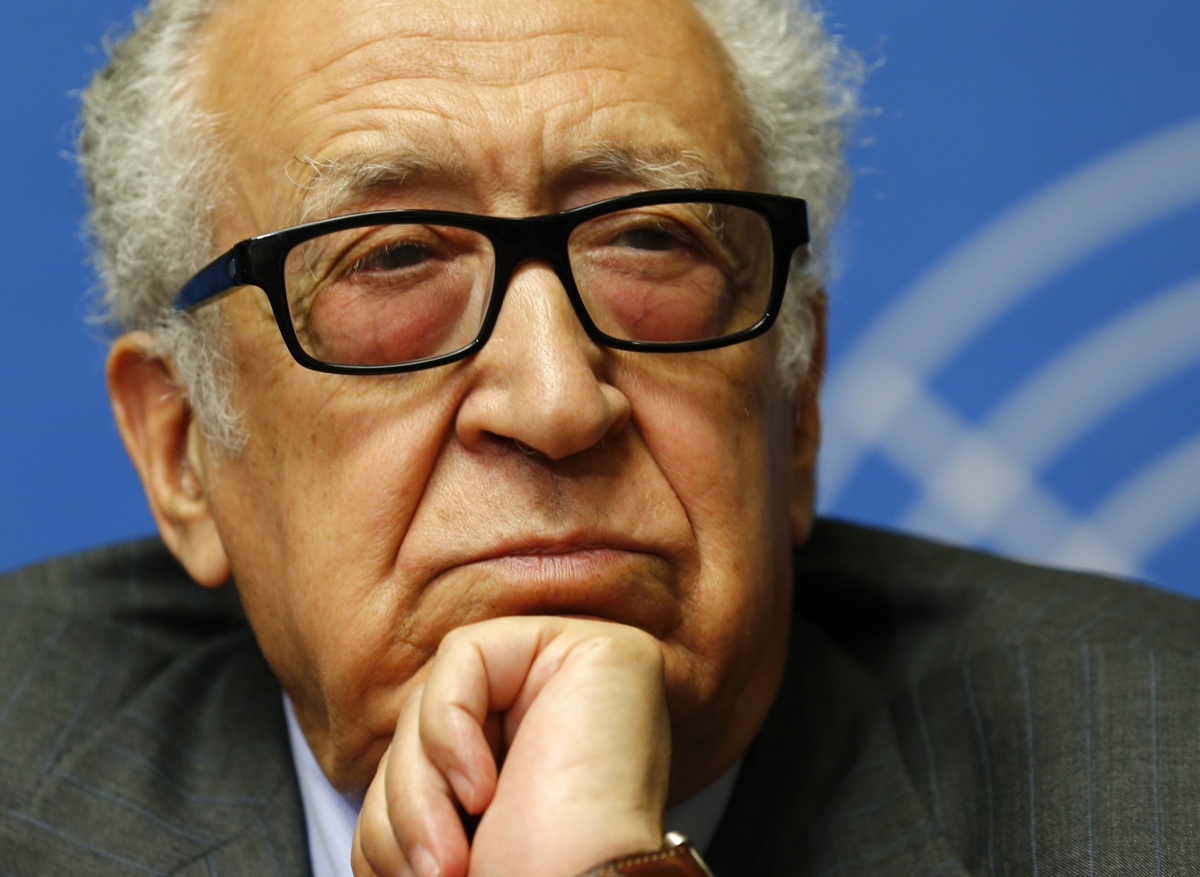 O enviado da ONU e da Liga Árabe para a Síria, Lakhdar Brahimi, fala em Genebra sobre a investigação do ataque | Reuters/Denis Balibouse