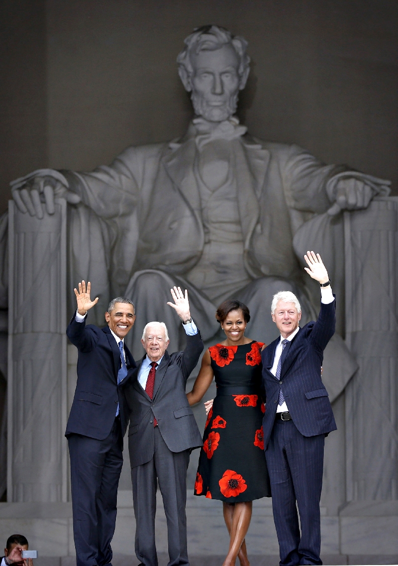 Obama, Carter, Michelle e Clinton saúdam multidão em frente do Memorial Lincoln | Jason Reed/Reuters