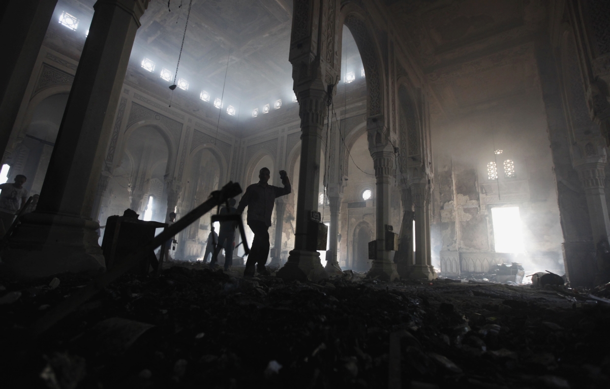 Mesquista de Rabaa Adawiya, que foi queimada durante os confrontos desta quarta-feira (14) | Reuters/Mohamed Abd El Ghany