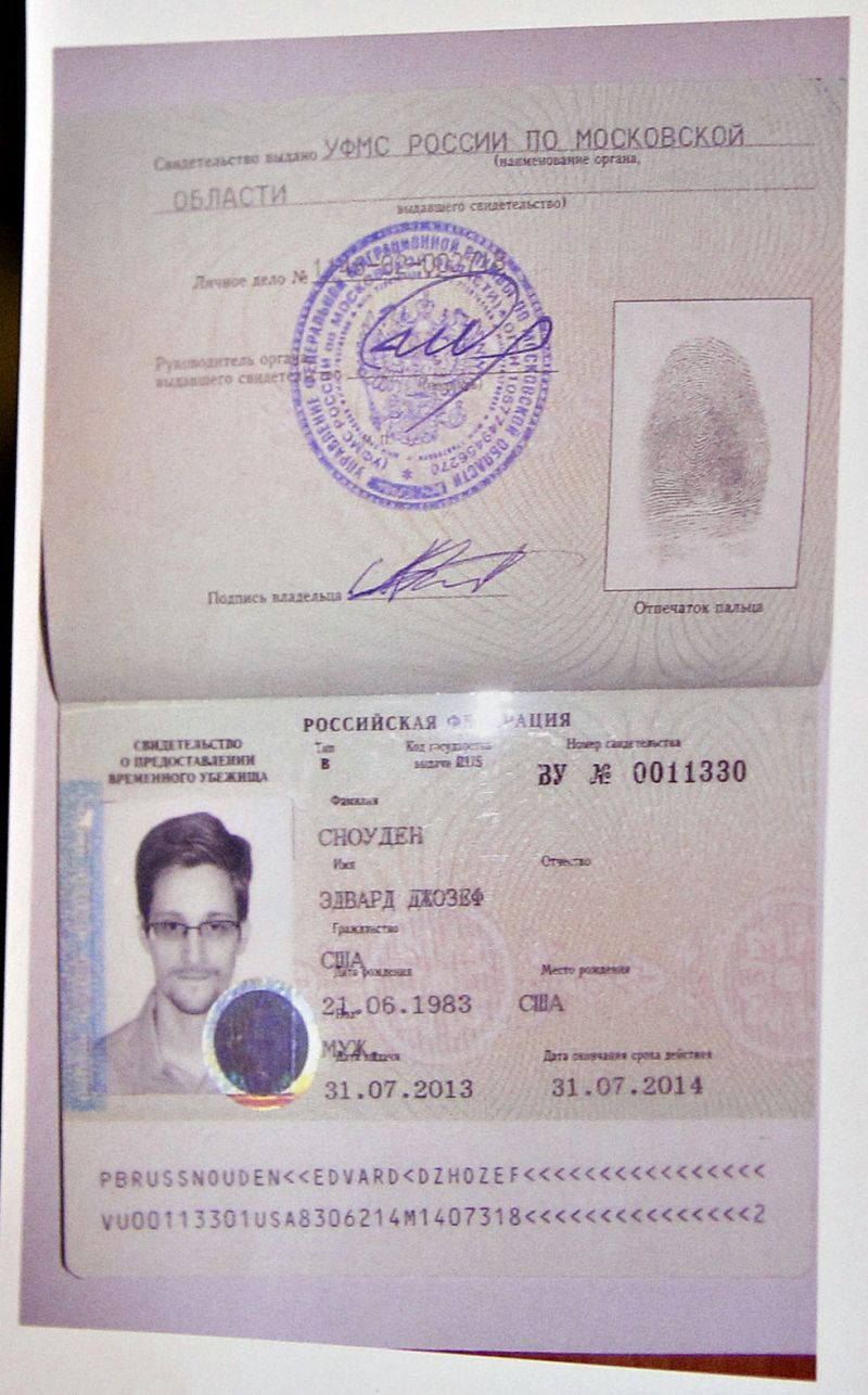 Documento dado a Snowden é semelhante a um passaporte russo e tem validade até 31 de julho de 2014 | Maxim Shemetov/Reuters