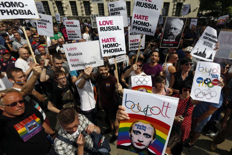 Manifestantes durante o protesto contra a nova lei de propaganda anti-gay da Rússia | Luke MacGrego/Reuters