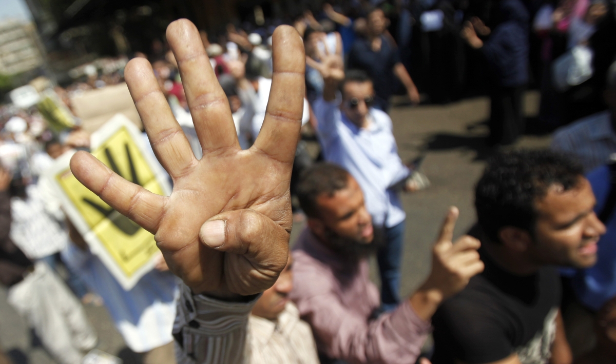 Manifestantes protestam contra os militares nas ruas do Cairo | Reuters/Amr Abdallah Dalsh