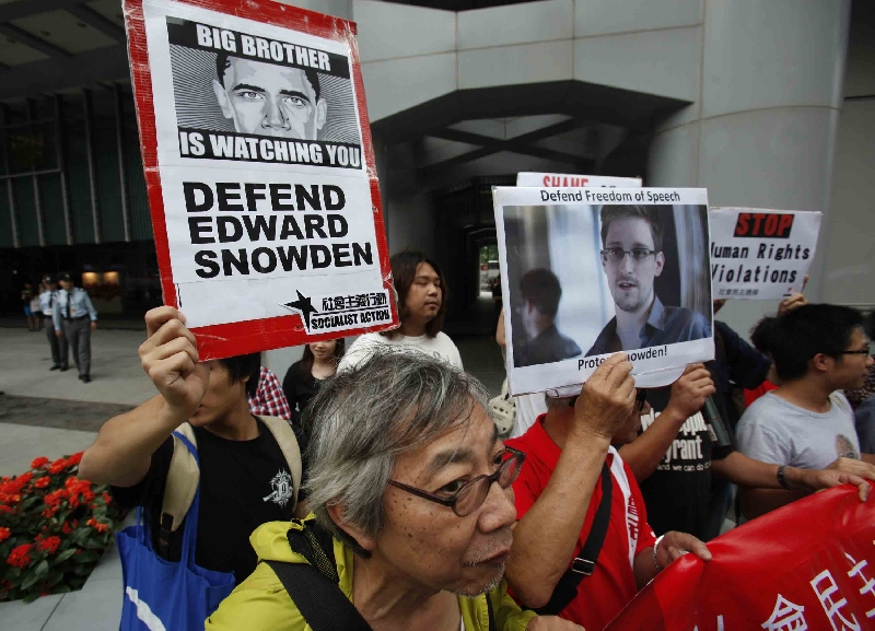 Manifestação ocorrida no mês de junho em Hong Kong, na qual populares pediam proteção a Edward Snowden e defendiam a liberdade de expressão | Bobby Yip/Reuters
