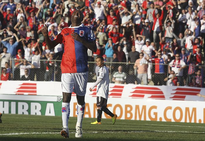Camisa do Paraná volta a ficar sem patrocínio na partida contra o ASA | André Rodrigues / Gazeta do Povo