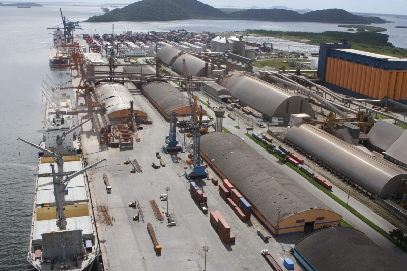Vista aérea do porto de Paranaguá. Área de abrangência vai muito além do terminal em si e inclui até casas de veraneio | Divulgação/ Appa