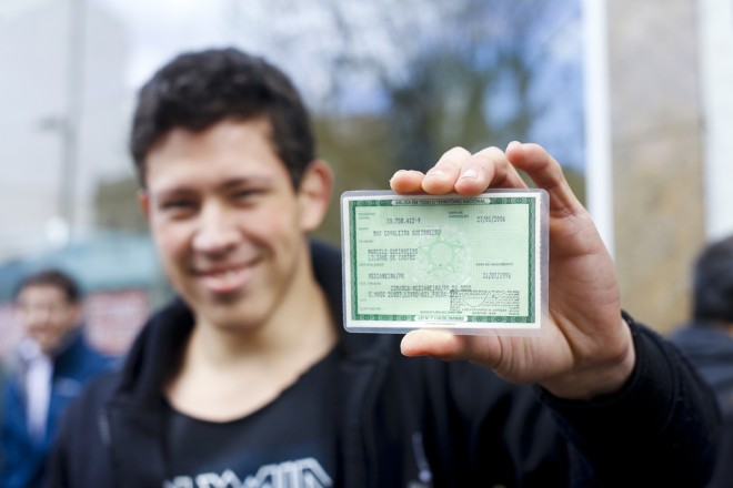 Com nome de roqueiro, o jovem Max Cavalera, 17, aguardava na fila para garantir o seu ingresso para o show do Iron |