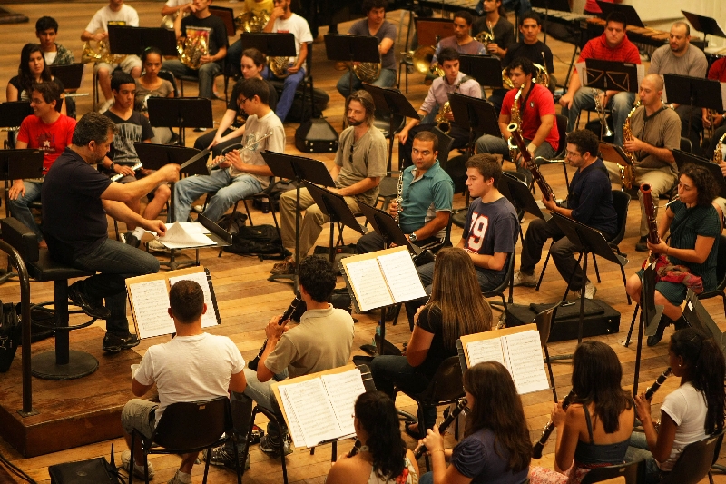 Prática de orquestra na Oficina de Música de 2013: para a organização, a função didática da próxima edição não será prejudicada com a redução | Ivonaldo Alexandre/ Gazeta do Povo
