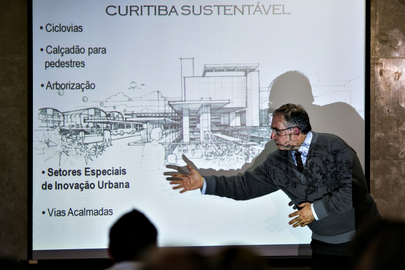 Projeto vencedor prevê cinco anos de obras, ligação do CIC ao Cabral e 14 estações | Maurilio Cheli/ SMCS