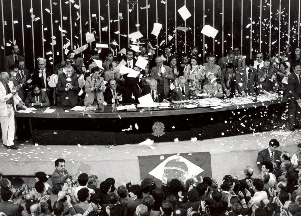 A promulgação da Constituição em 5 de outubro de 1988 foi um marco na história do Brasil, que acabava de sair de um longo período de restrição aos direitos | ABr