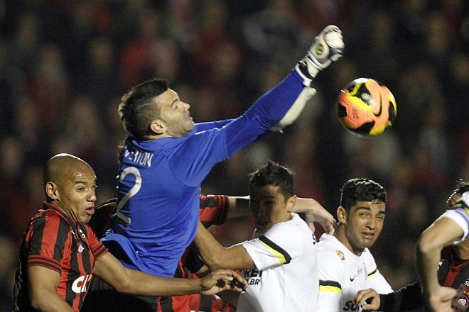 O goleiro Weverton foi bastante exigido, especialmente nos minutos finais | 