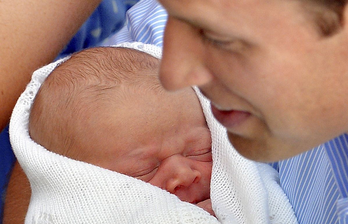 Príncipe William com o filho, George | REUTERS / John Stillwell