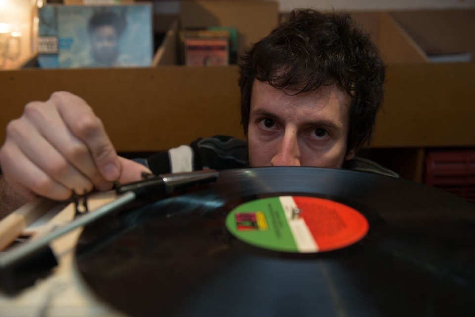 Vinícius Franch, dono da loja Vinil Velho, aberta há um ano: satisfeito com a clientela | Henry Milleo/Gazeta do Povo