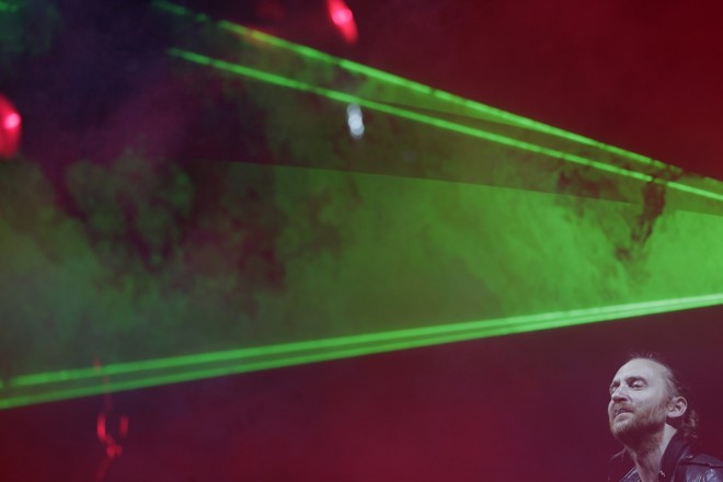 O DJ animou milhares de pessoas na noite de sexta-feira com seus remixes para músicas de Bruno Mars, Blur, Jay Z e Justin Timberlake, entre muitos outros |