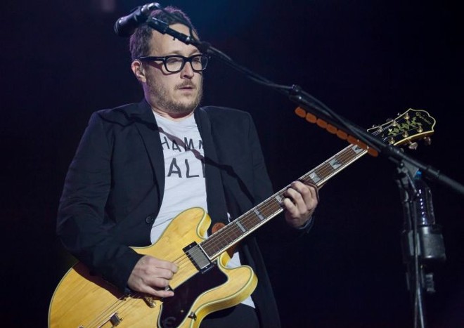 O guitarrista Paul Doucette era um dos que mais interagiam com o público na apresentação | 